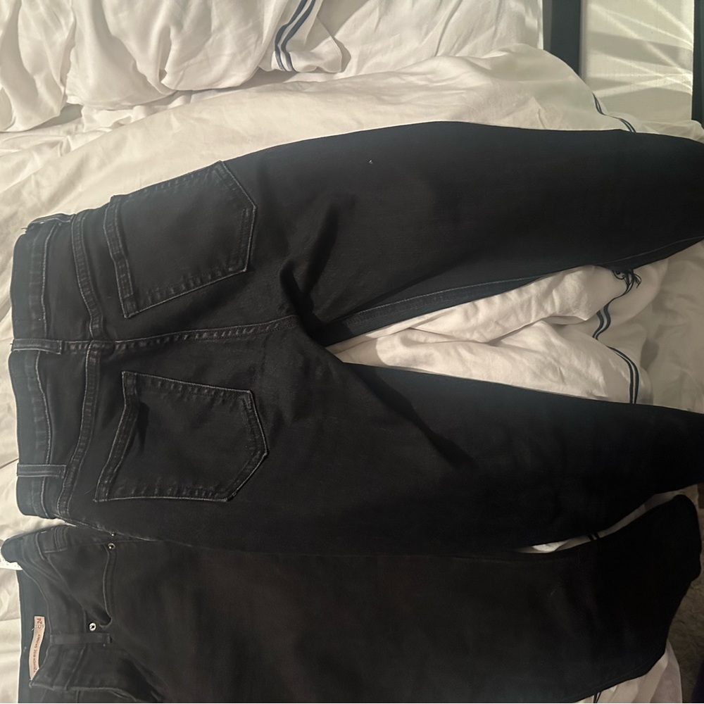 Best fit reformation jeans black with hole in one leg